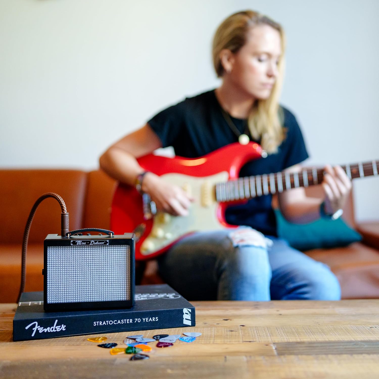 Fender Mini Deluxe 3-Watt Electric Guitar Amplifier - Portable and Authentic